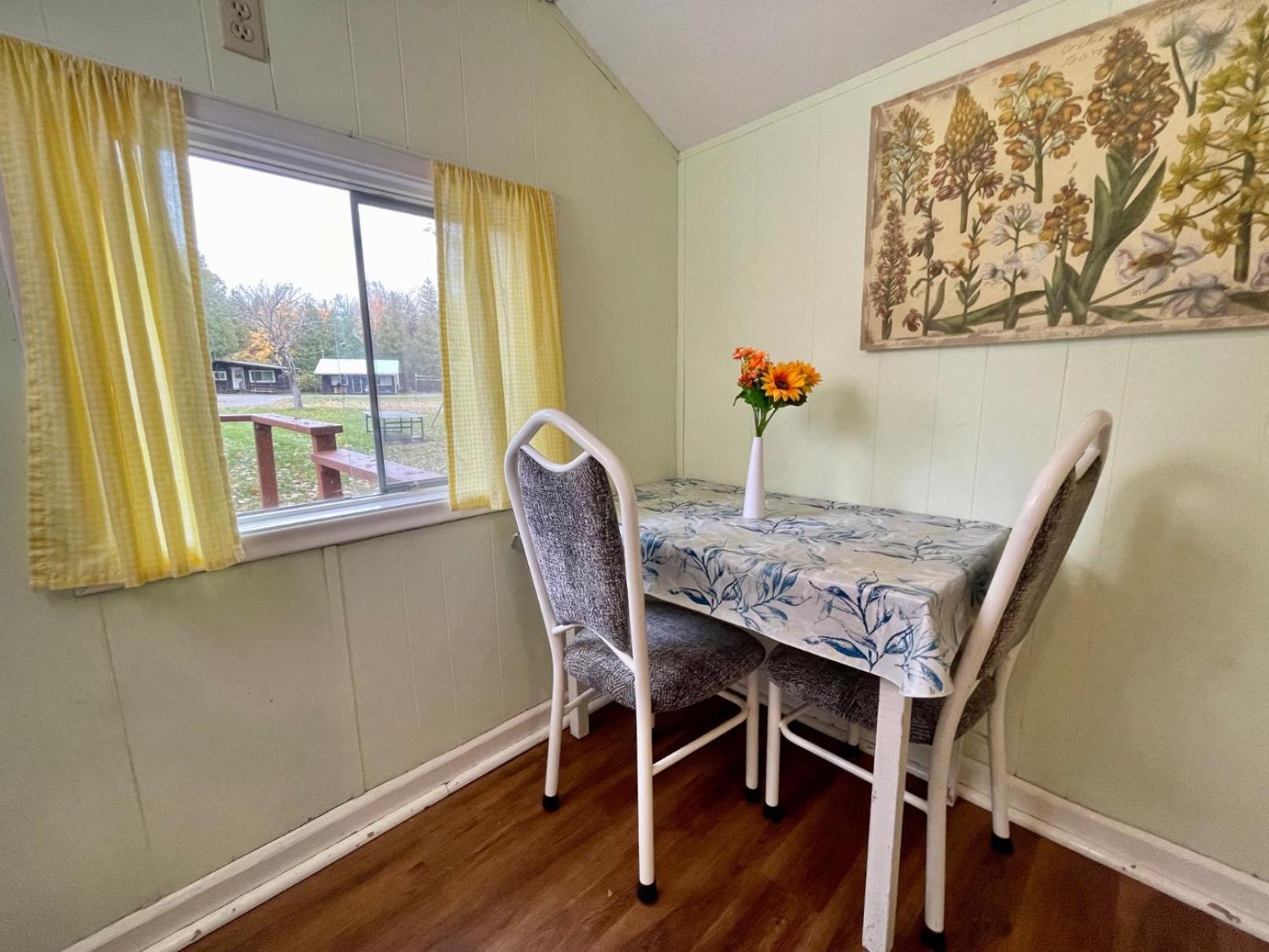 Ambleside Cottage Resort Bobcaygeon Exterior foto